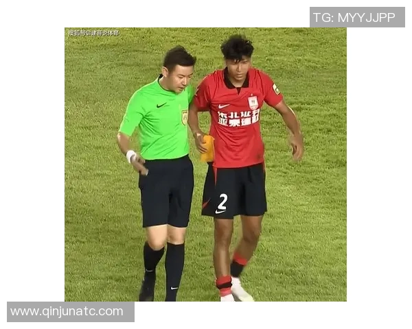 德尔加多疑似锁喉毛伟杰裁判未出牌引发争议